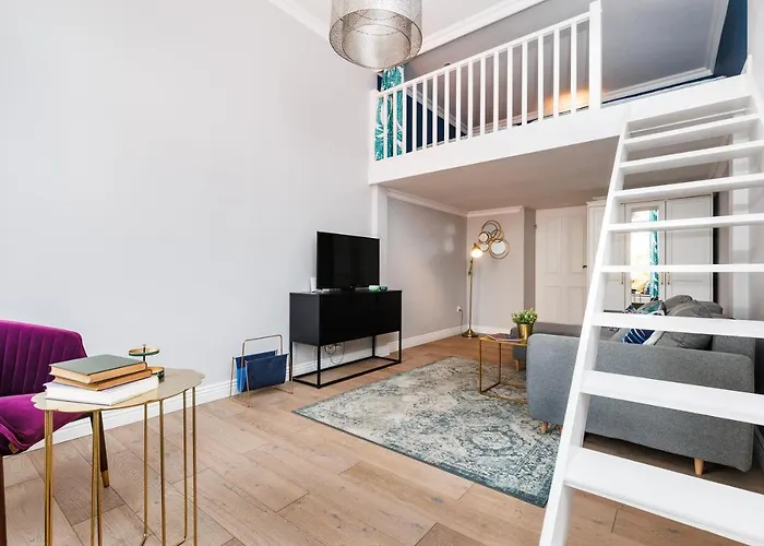 Wawel Castle View - City Center Suite - By Upstairs